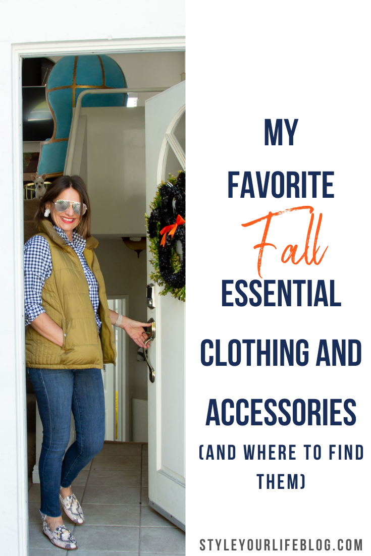 This is a breakdown of all my favorite fall fashion essentials. From blazers to bags, you won’t want to skip by this post. 